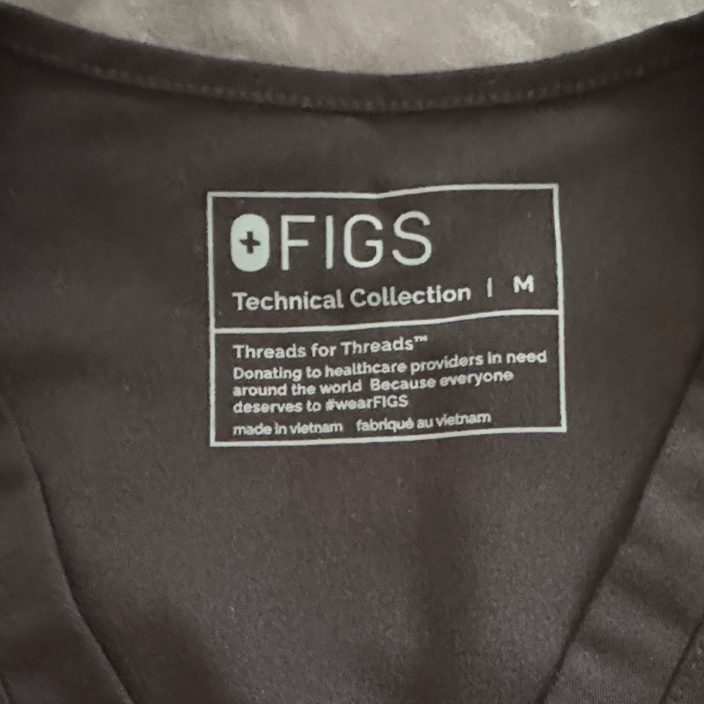 Figs Womens Scrubs Set - Black Size Medium - Joggers and Short Sleeve Top - Picture 2 of 8